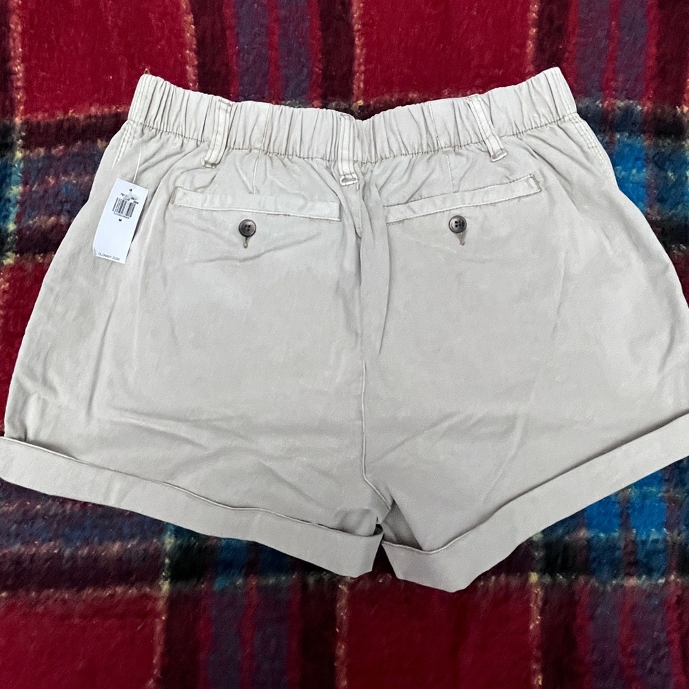 Old Navy Lightweight Khaki Shorts Medium - Picture 2 of 14